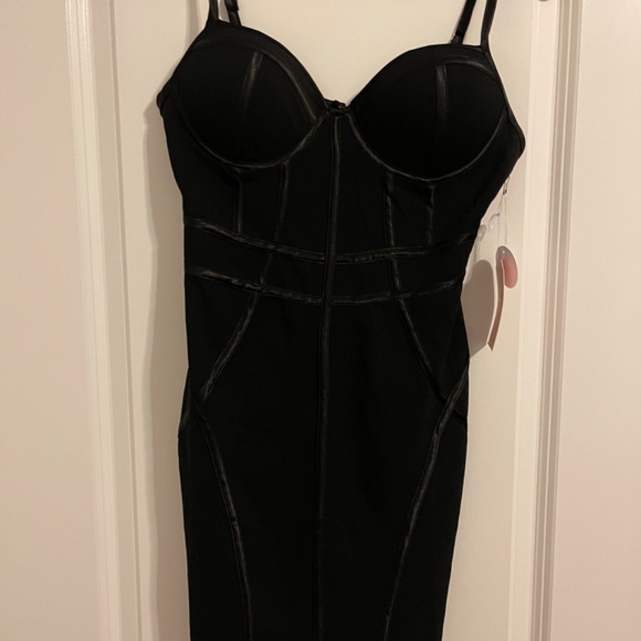 Black dress - Picture 3 of 3
